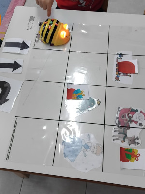 Bee-bot saves Christmas.